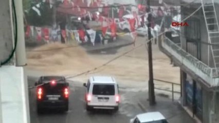 İzmir? de Sağanak Yağmur ve Dolu Sonrasında Korku Dolu Anlar Yaşandı-3