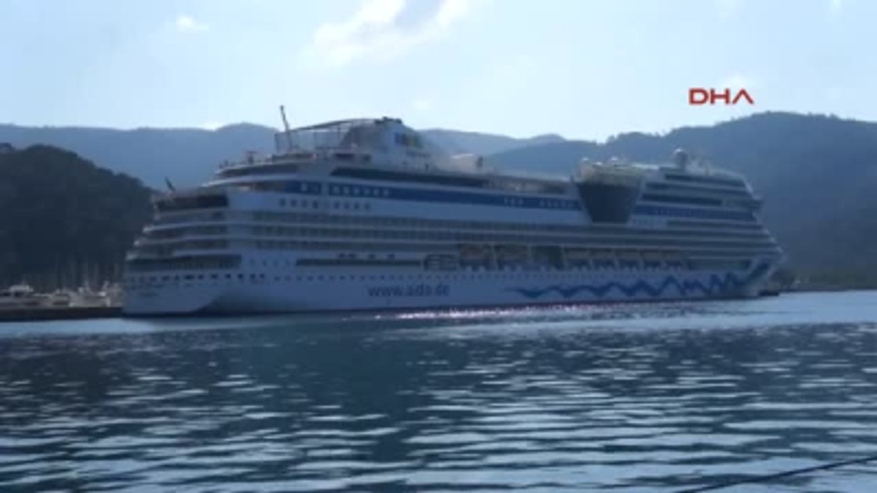 Dev Yolcu Gemisi Marmaris'e 2 Bin 200 Turist Getirdi