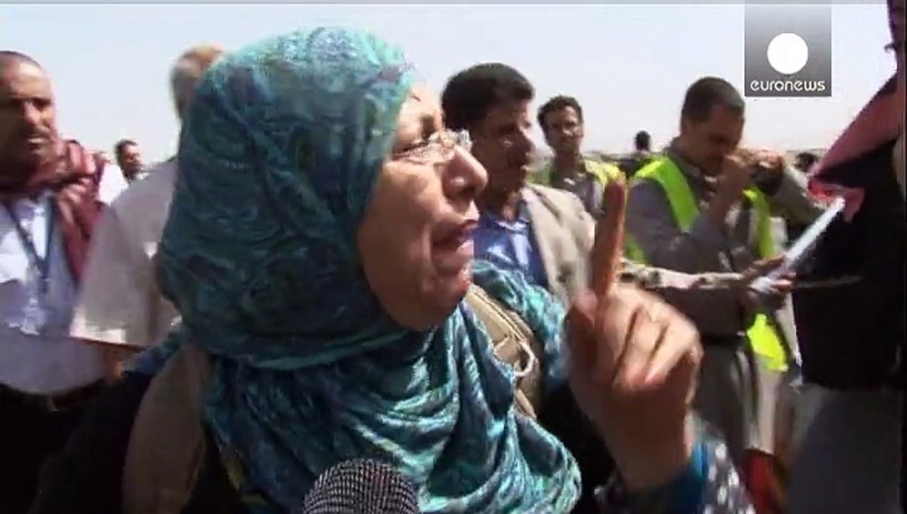 Stranded Yemenis return home as UN peace talks are announced