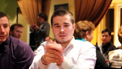 Il fait le show avec ses mains !