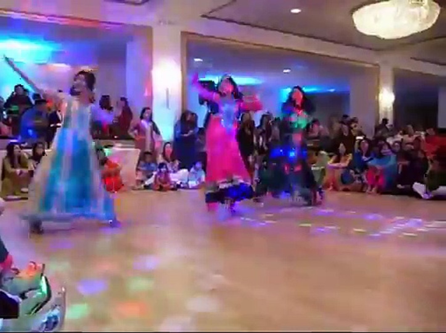 Awesome Mehndi Night Girls Wedding Dance