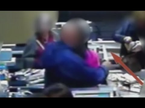 Napoli - Punta il coltello alla gola della cassiera, arrestato rapinatore -live- (21.05.15)