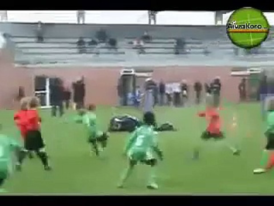 مهارات كره القدم اطفال صغار