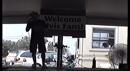 Open mic sings 'Surrender' at Elvis Week 2007 (video)