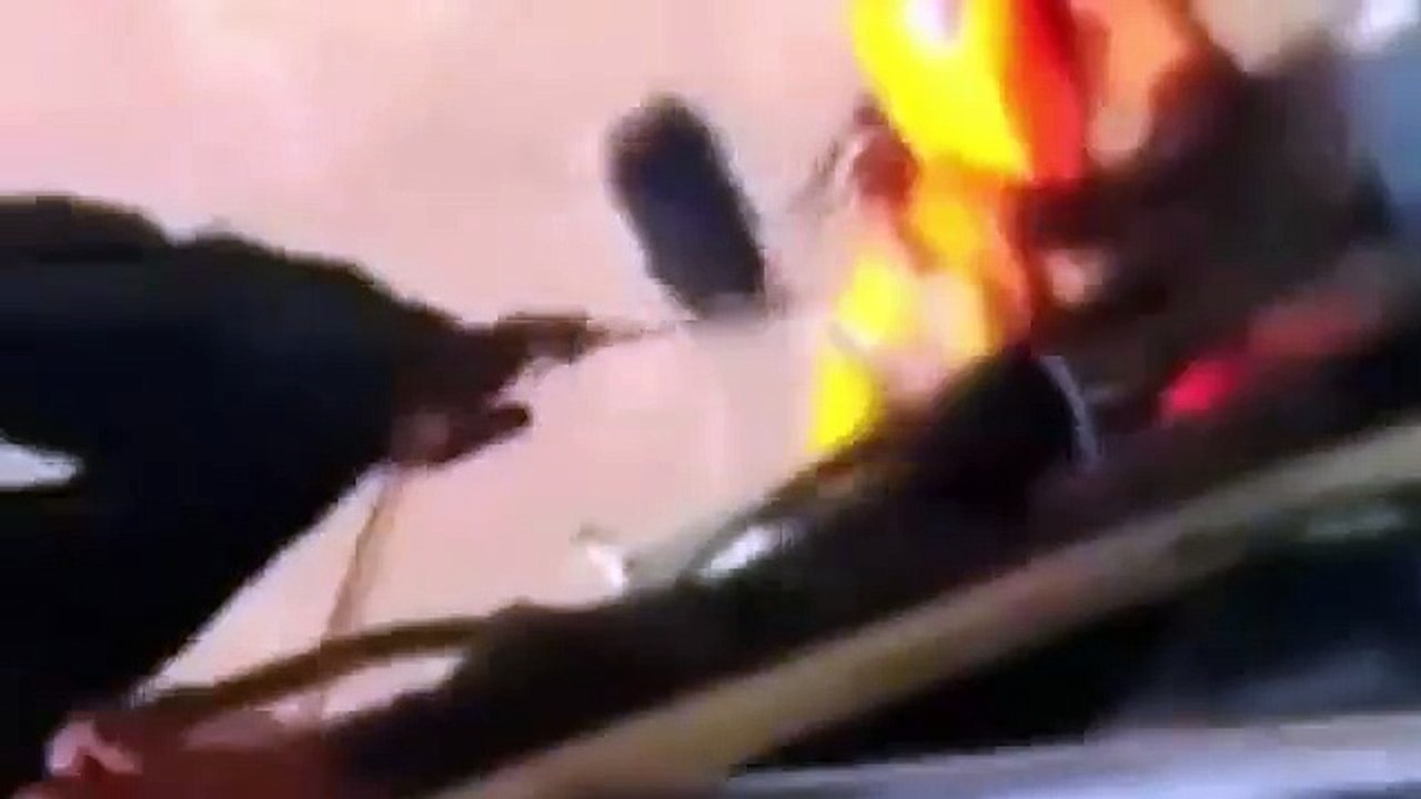 17 sailors rescued from sinking Yemeni ships