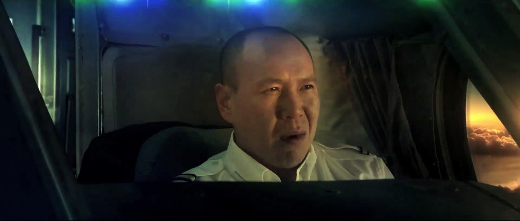 Sky Sharks - Le navet de l'année : Nazis zombies, requins volants... Bande-annonce HD