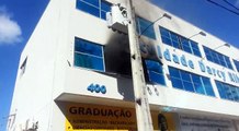 Princípio de incêndio assusta alunos de faculdade no centro de Fortaleza