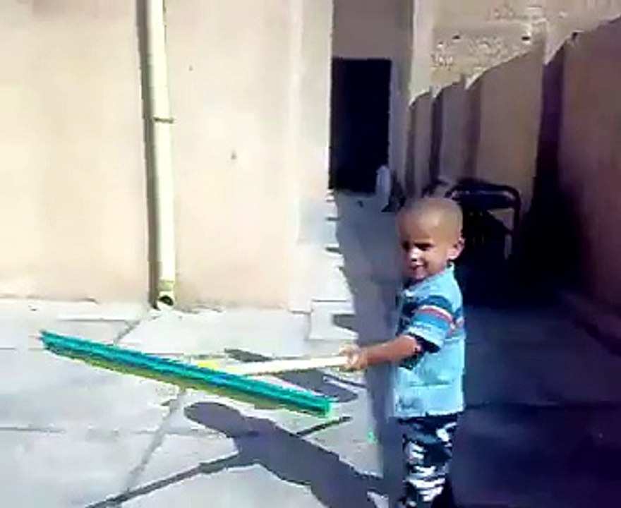 ‫ہاہاہا ویڈیو دیکھیں -  see the reaction of this kid‬