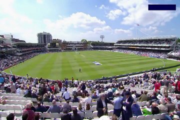 Joe Root collides with cameraman