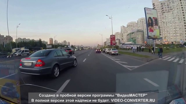 Как не стоит поворачивать даже на Мерседесе- Киев