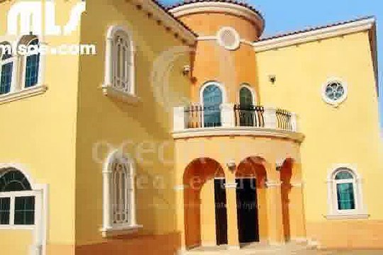 Lake View Corner Plot 5 BR plus Maid Legacy Villa in Jumeirah Park - mlsae.com