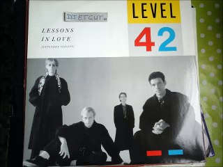 LEVEL 42 -WORLD MACHINE(RIP ETCUT)POLYDOR REC 85