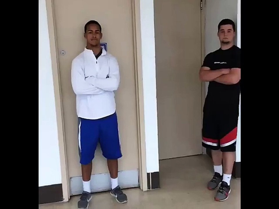 Rave party incroyable organisée dans les toilettes d'un lycée