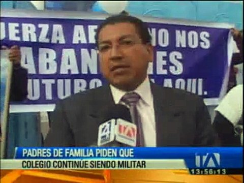 Padres de familia piden que colegio no pierda categoría de militar