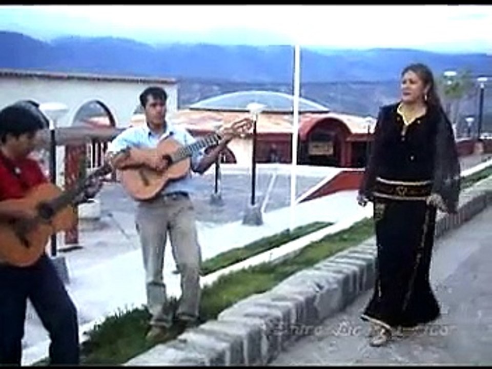 SONIA MERCEDES, tema: entre licor y licor, puro sentimiento