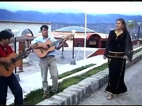 SONIA MERCEDES, tema: entre licor y licor, puro sentimiento