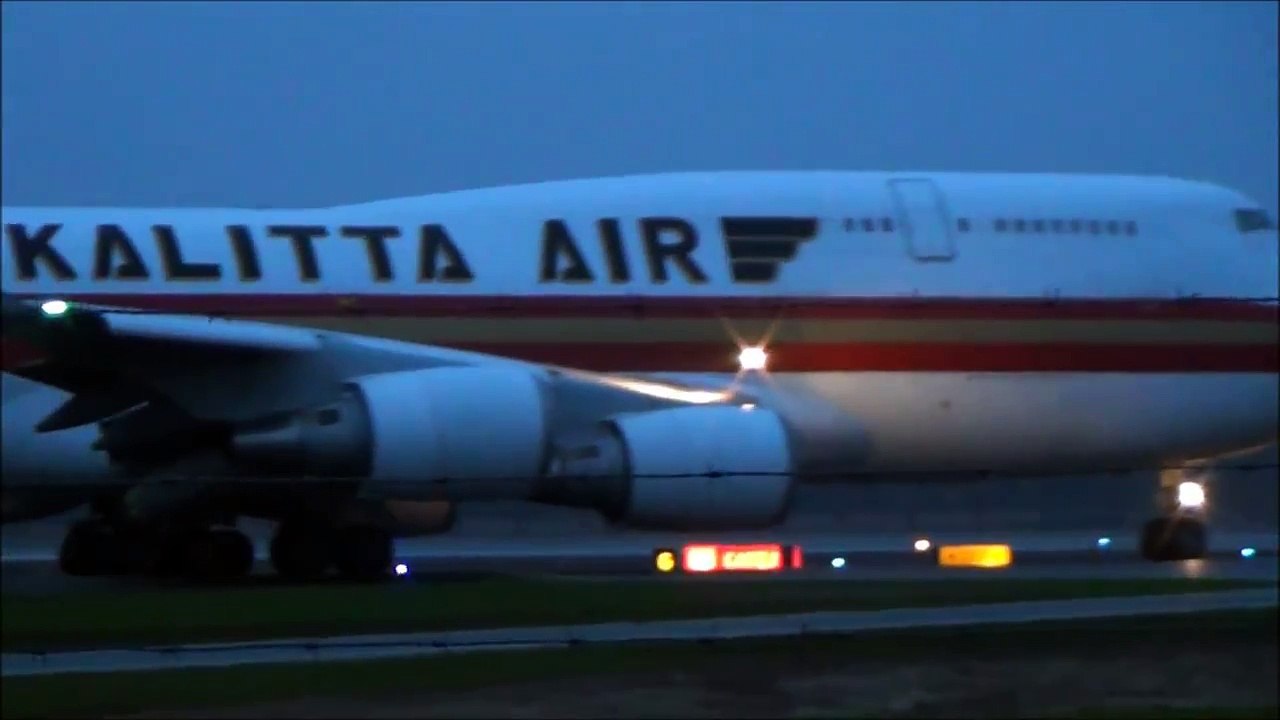Взлёт самолёта  Boeing 747 200F   Рига,  2013г