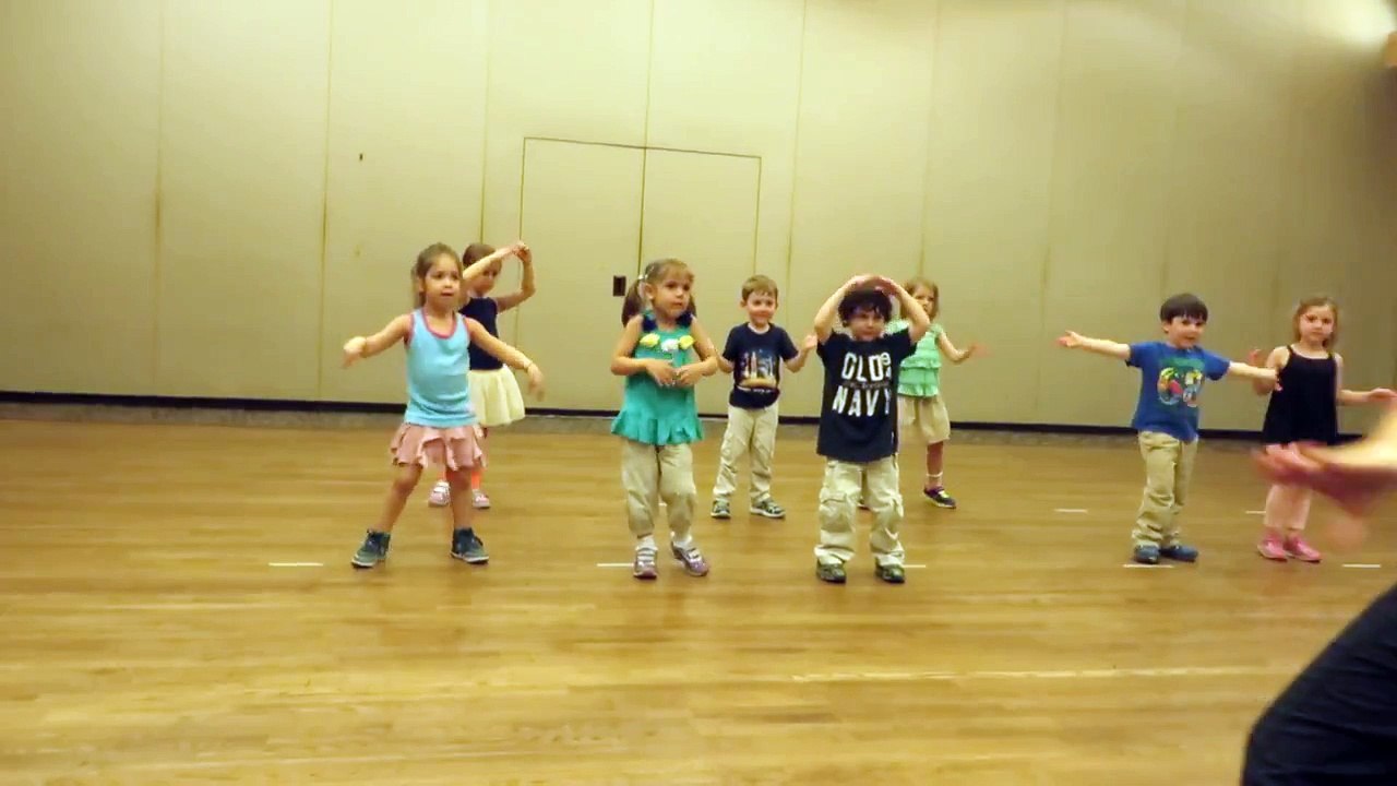 Zumba Kids Jr. "Jai Ho" A.R. Rahman & The Pussycat Dolls
