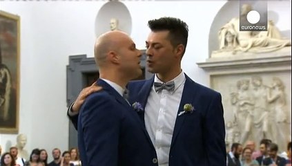 Rome: Same sex couples celebrate first civil unions