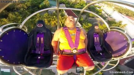 GORDITO GRITON SE EMOCIONA ARRIBA DE UN JUEGO MECANICO EN LA FERIA HUMOR Y RISAS MAYO 2015