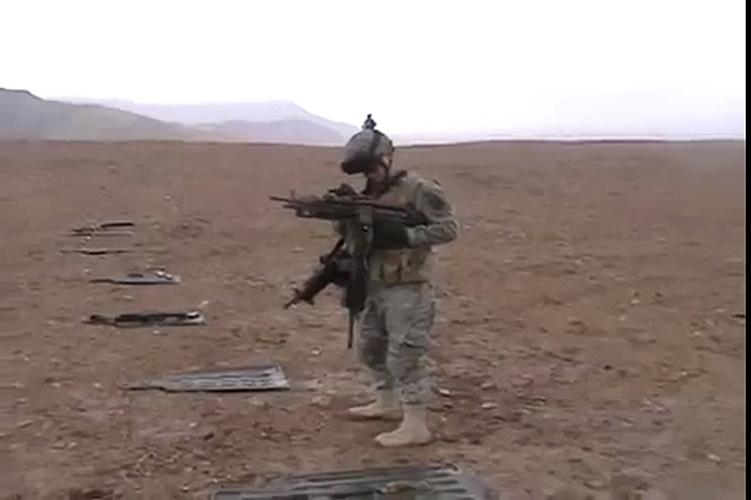 Dual Weilding M249 Machine Guns