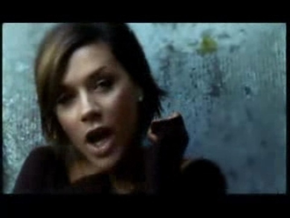 VICTORIA BECKHAM - A MIND OF ITS OWN