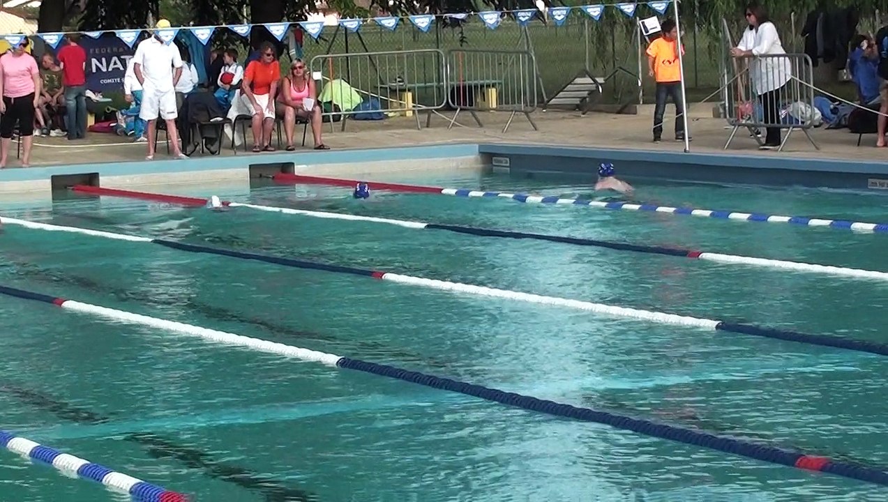 Rébecca Gensane sextuple championne du Rhône (poussine), dont le 100 B (1 mn 39)