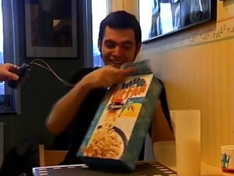 Prendre son petit déjeuner en recevant des impulsions électriques