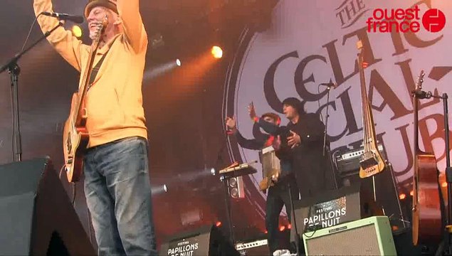 Papillons de Nuit. The Celtic Social Club, belle entrée en matière.