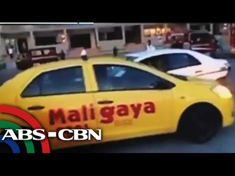 Two quarreling taxi drivers slam each other's cabs