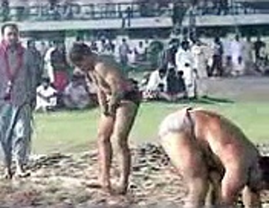 sraki phlwan kabadi muqabla  in local mela kabadi kabdi--[Masha Allah mobile Taunsa 03336466861