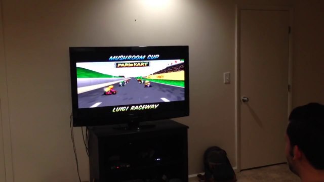 Jouer à Mario Kart avec ses amis musiciens