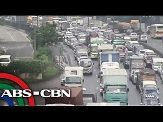 NLEX traffic forces people to skip school, work
