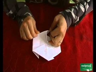 Fabrication d'un flocon suivant l'art de l'origami