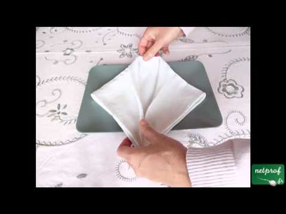 Pliage de serviette en forme de smoking