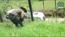 Un policier héroïque se jette dans un torrent pour sauver un chien