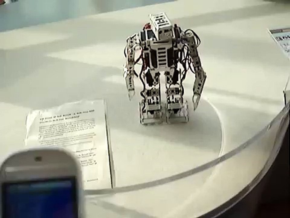 ROBOT KDDI