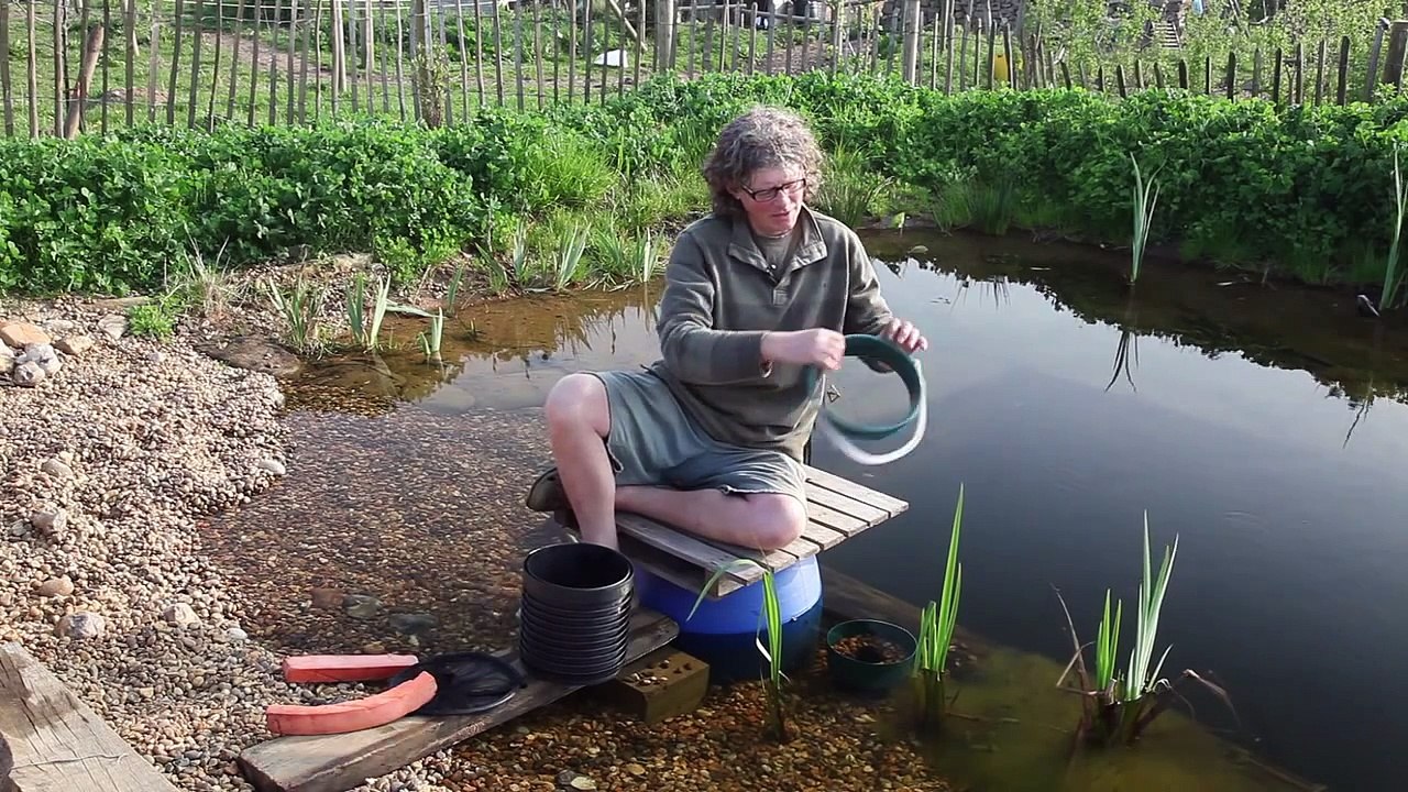 DIY floating skimmer for a natural pool - organicpools.co.uk