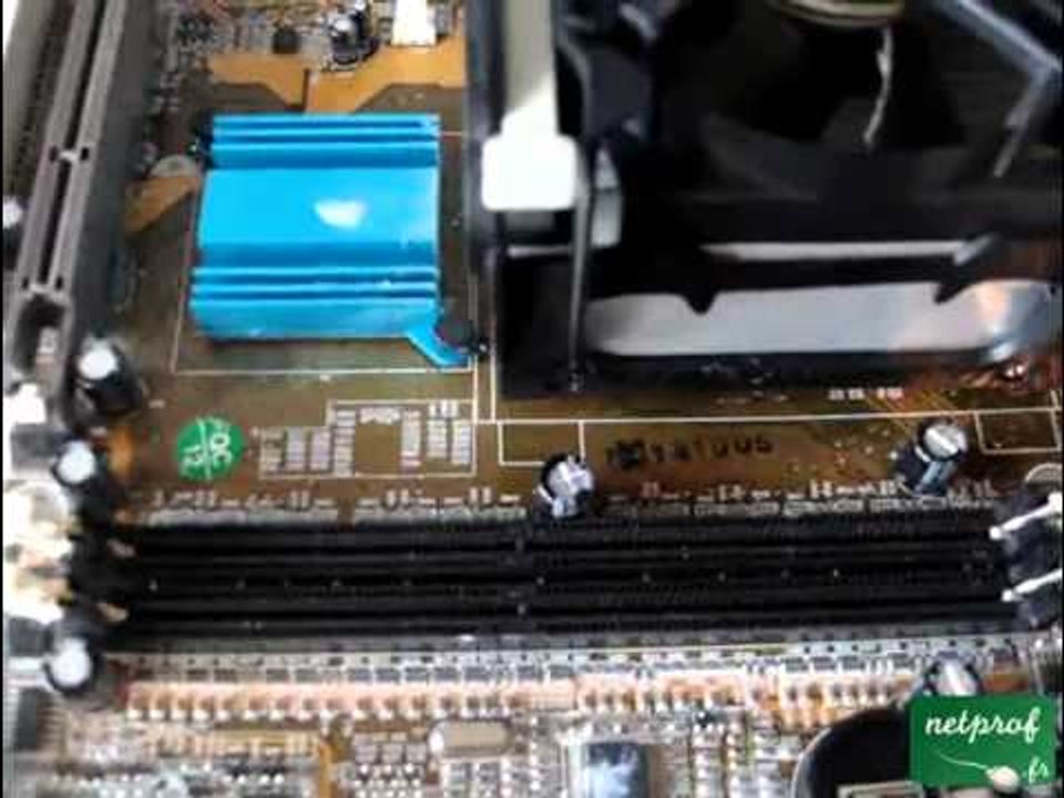 Comment enlever et remettre une barrette de RAM sur un PC fixe