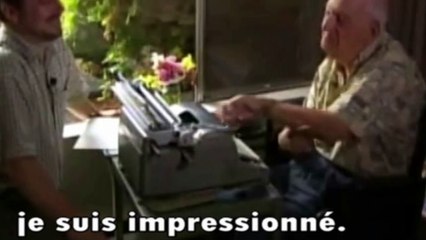 Un artiste incroyable produit des oeuvres à la machine à écrire