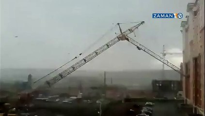 Kule vinci şiddetli rüzgardan devrildi: 1 ölü