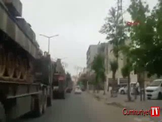 Sınırda askeri hareketlilik: Tank yüklü TIR'lar gönderildi