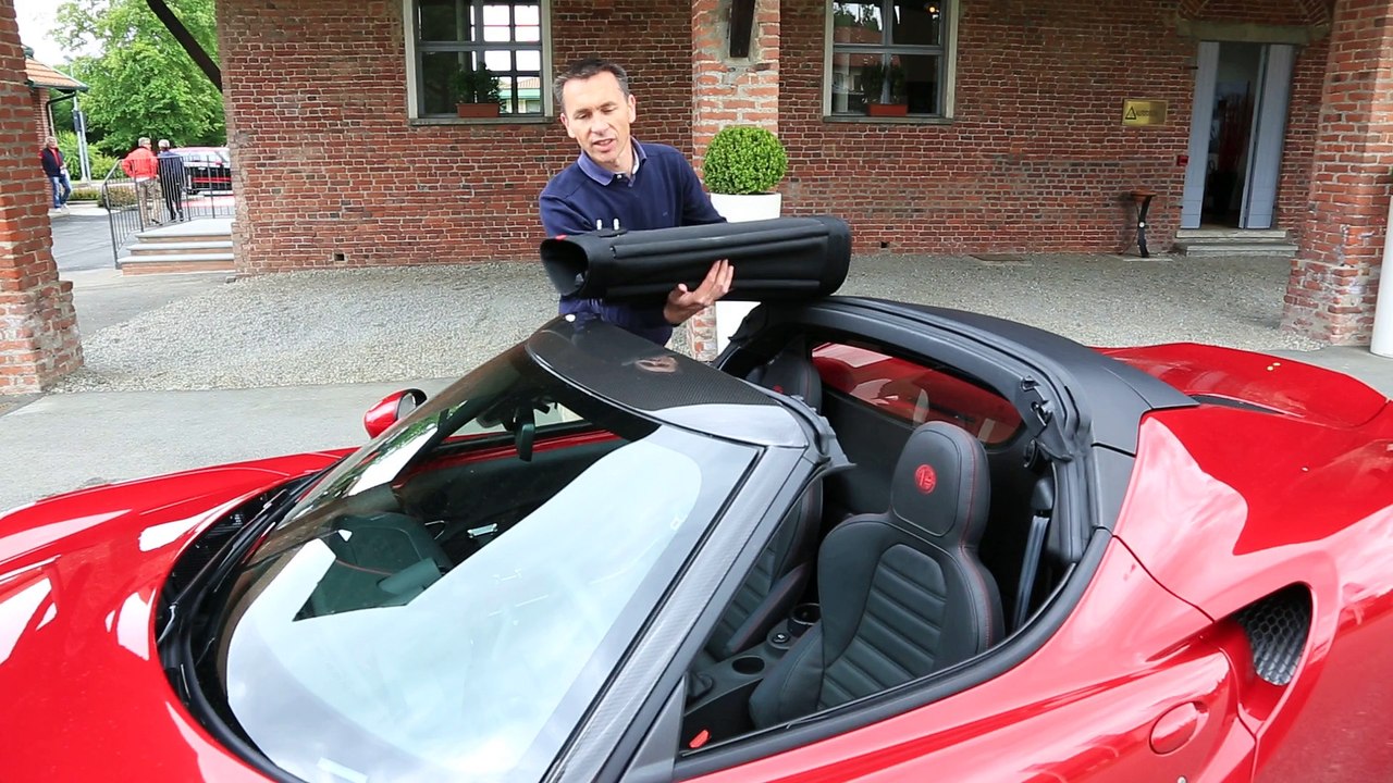 Alfa Romeo 4C Spider : comment installer le toit
