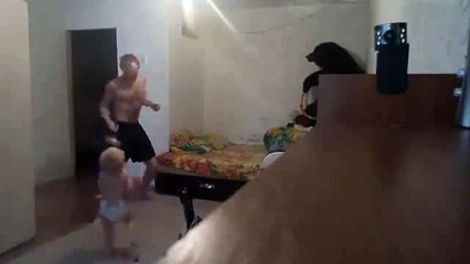 Maman n'est pas là donc on peut se battre : le pire papa du monde!