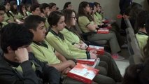 Sivas Bakan Yılmaz Öğrencilere Tablet Bilgisayar Dağıttı
