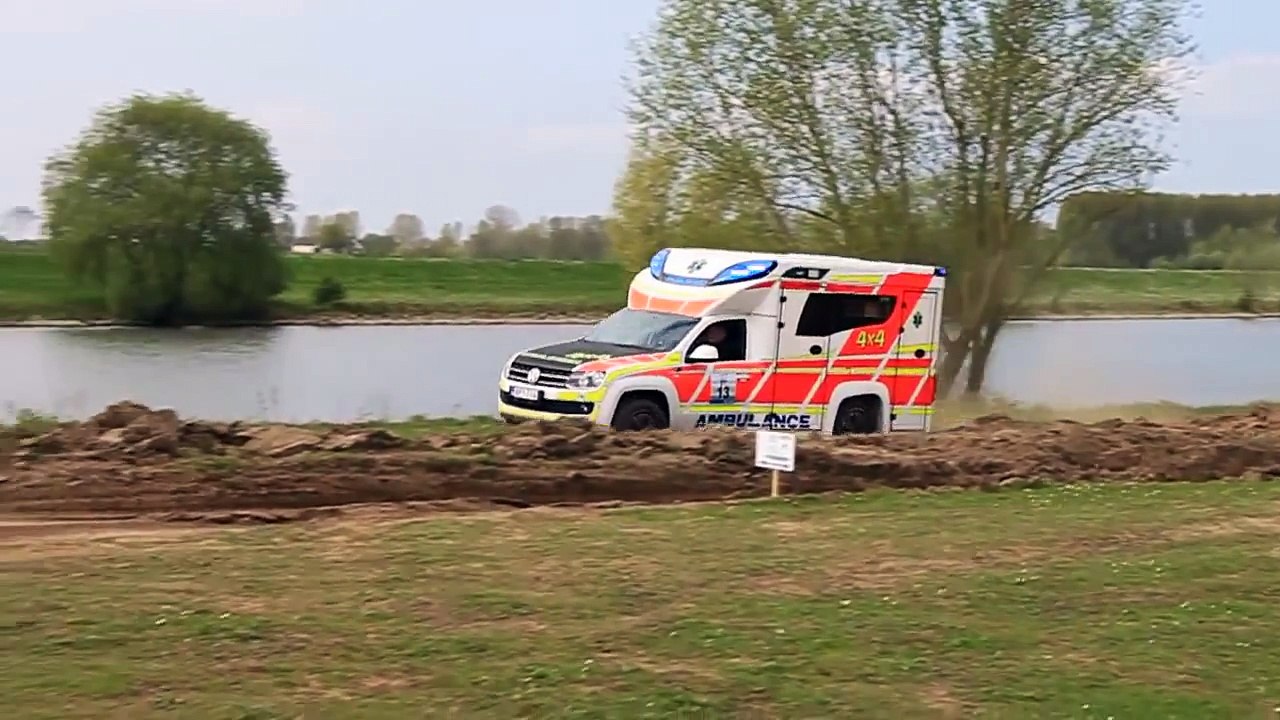 Tamlans Amarok Negea -ambulance at Dutch Dakar Experience 2014