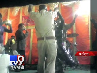 Vadodara Police officers filmed DANCING while on duty - Tv9 Gujarati