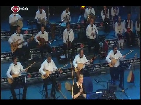 Emine KOÇ-Evlerinin önü yaldız piyade-Şef:Ömer Hayri UZUN