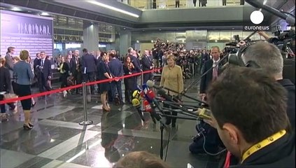 Merkel y Hollande ofrecen ayuda a Tsipras en negociación sobre deuda griega