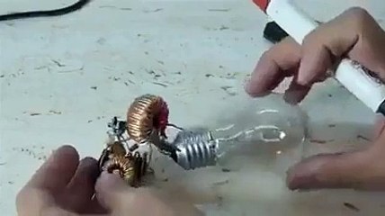 How to keep a bulb lit without being plugged